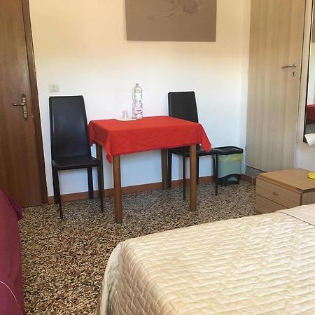Bed and Breakfast Casa Ale Маргера Экстерьер фото